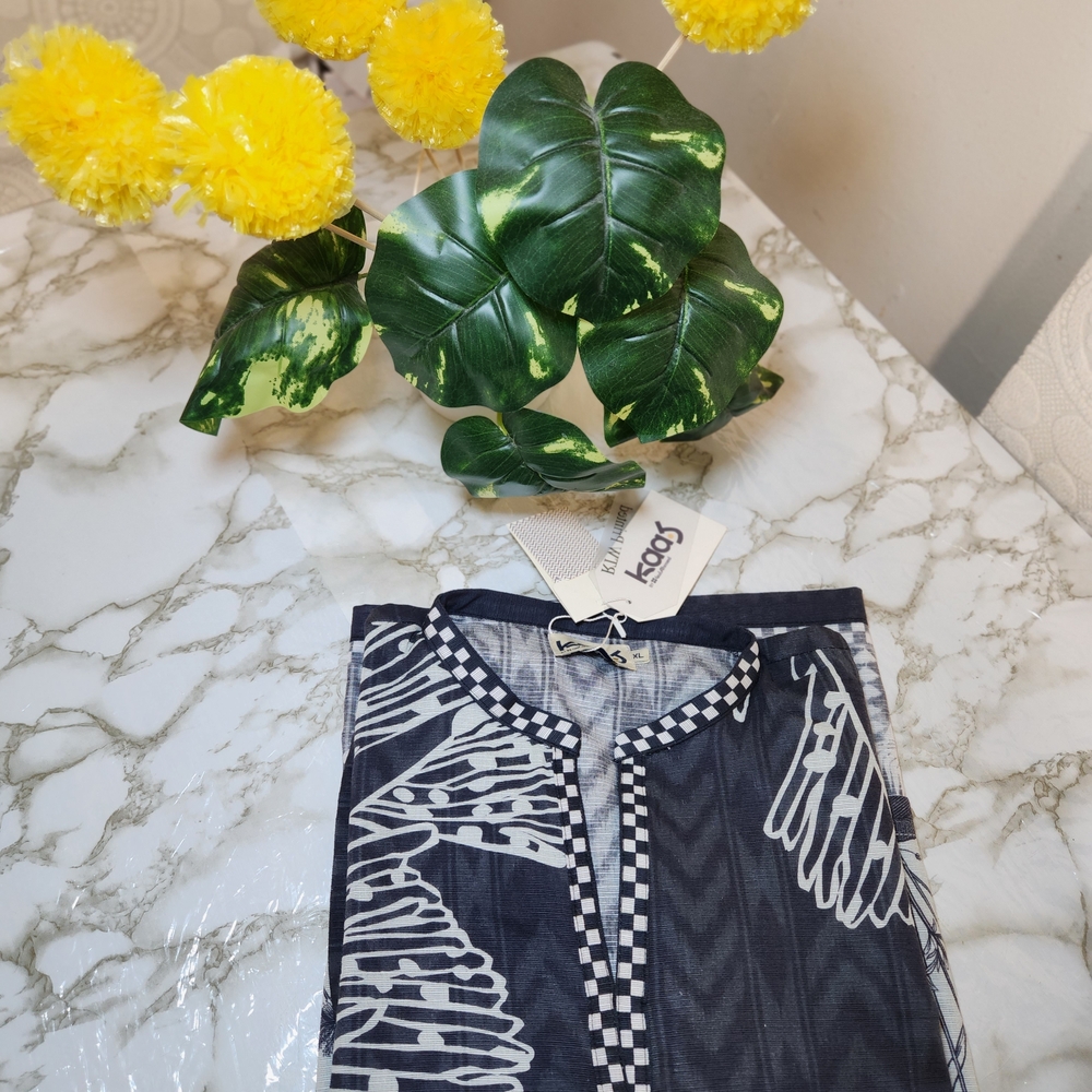 Kaos Dark Blue and White Graphic Shirt